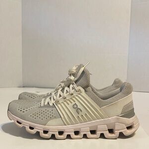 On Cloud Tec Running, Athletic Shoes, Gray and White.